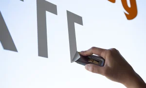 realisation-halle-glisse-lettrage-vinyle1