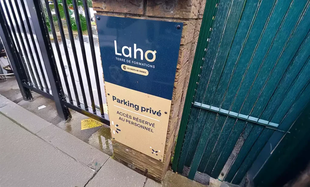 Impression de signalétique professionnelle pour Laho Formation